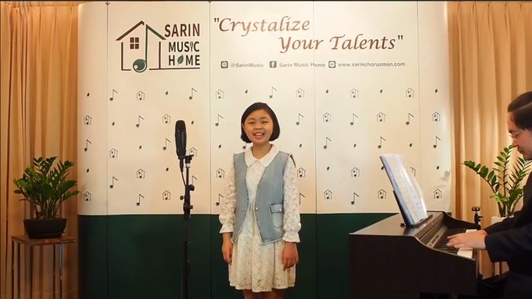 บทเพลงพระราชนิพนธ์ “ยิ้มสู้” – คอนเสิร์ต “คีตนิรันดร์”